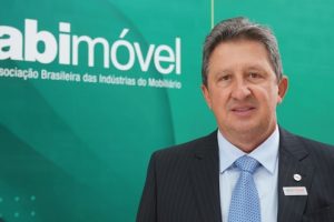Irineu Munhoz é empossado presidente da Abimóvel